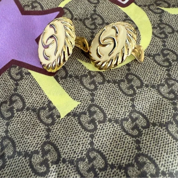 Vintage 90’s CHANEL Clip Ons with Braided Gold